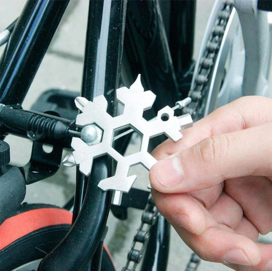 Multi Strumento Tattico 18 in 1 a Forma di Fiocco di Neve - Portachiavi