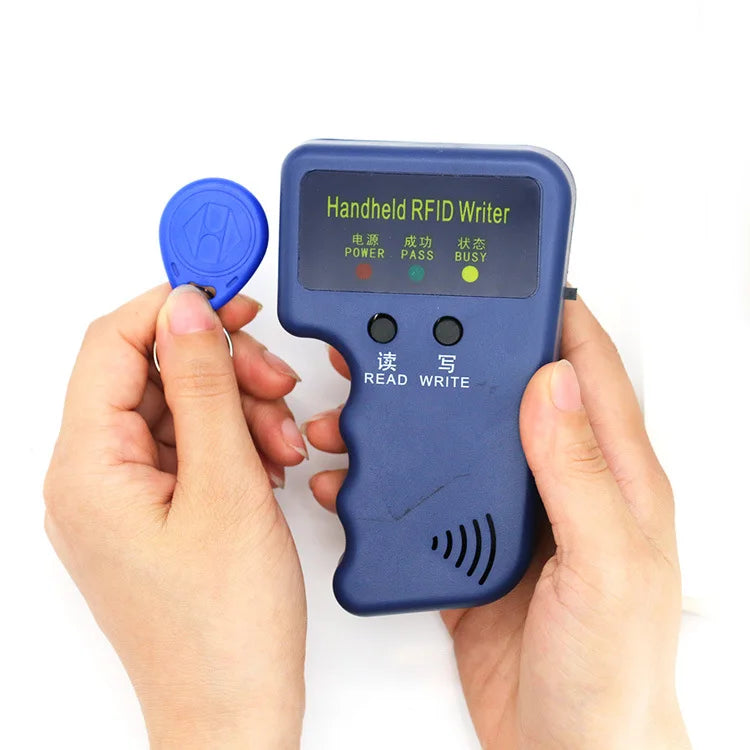 Programmatore RFID 125KHz Portatile per Duplicazione e Scrittura di Schede e Chiavi – Facile da Usare con Indicatore LED