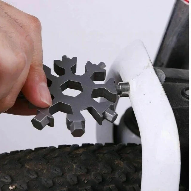 Multi Strumento Tattico 18 in 1 a Forma di Fiocco di Neve - Portachiavi