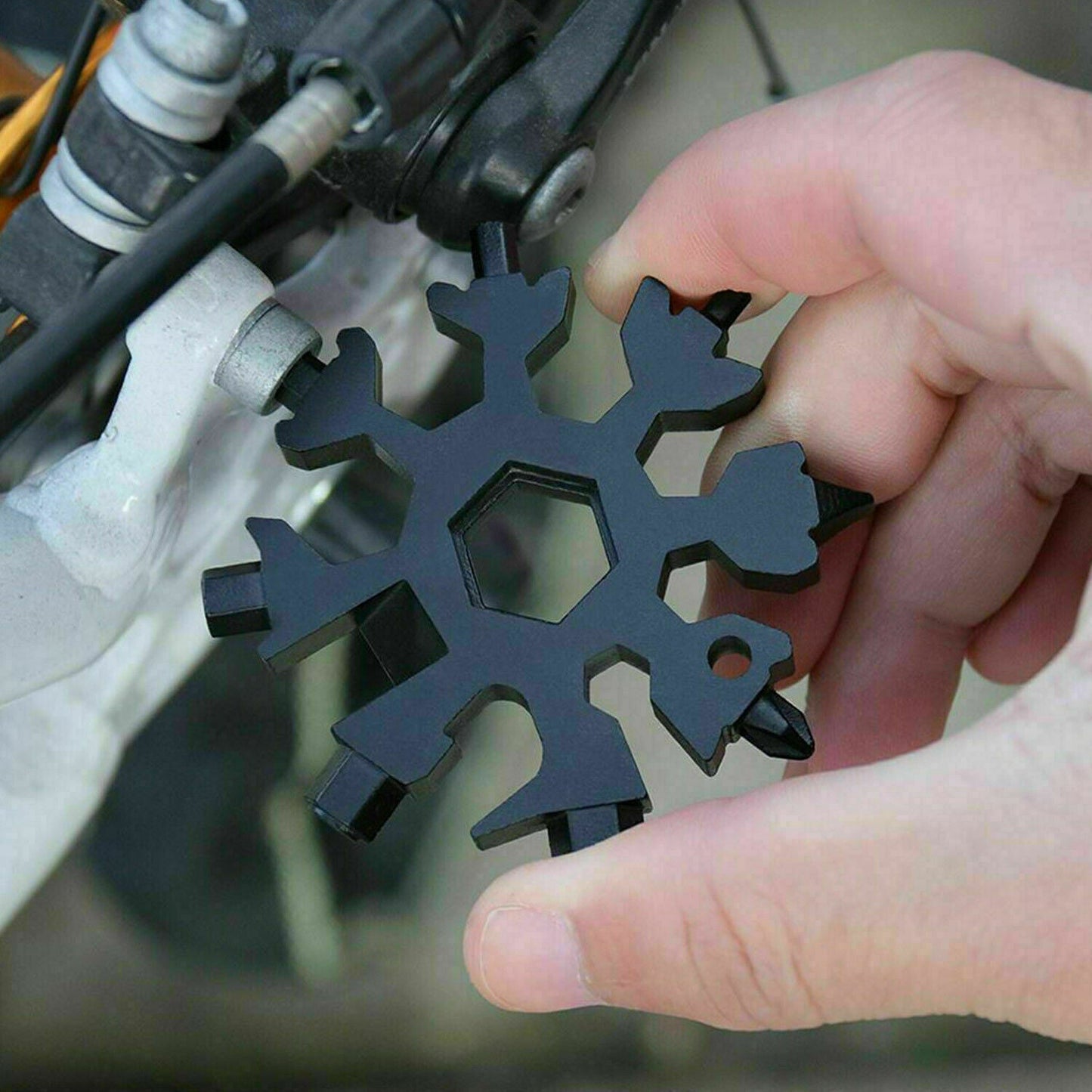 Multi Strumento Tattico 18 in 1 a Forma di Fiocco di Neve - Portachiavi