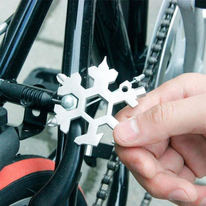 Multi Strumento Tattico 18 in 1 a Forma di Fiocco di Neve - Portachiavi