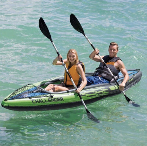 Kayak Gonfiabile per Due: Materiale Durevole, Pompa Efficiente, Doppia Camera d'Aria